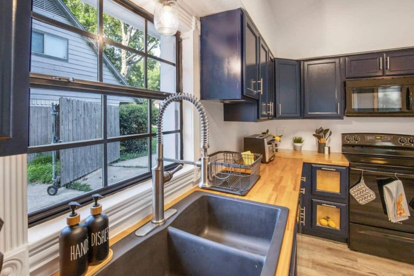 Sunmeadow Manor Retreat Villa Friendswood Bagian luar foto