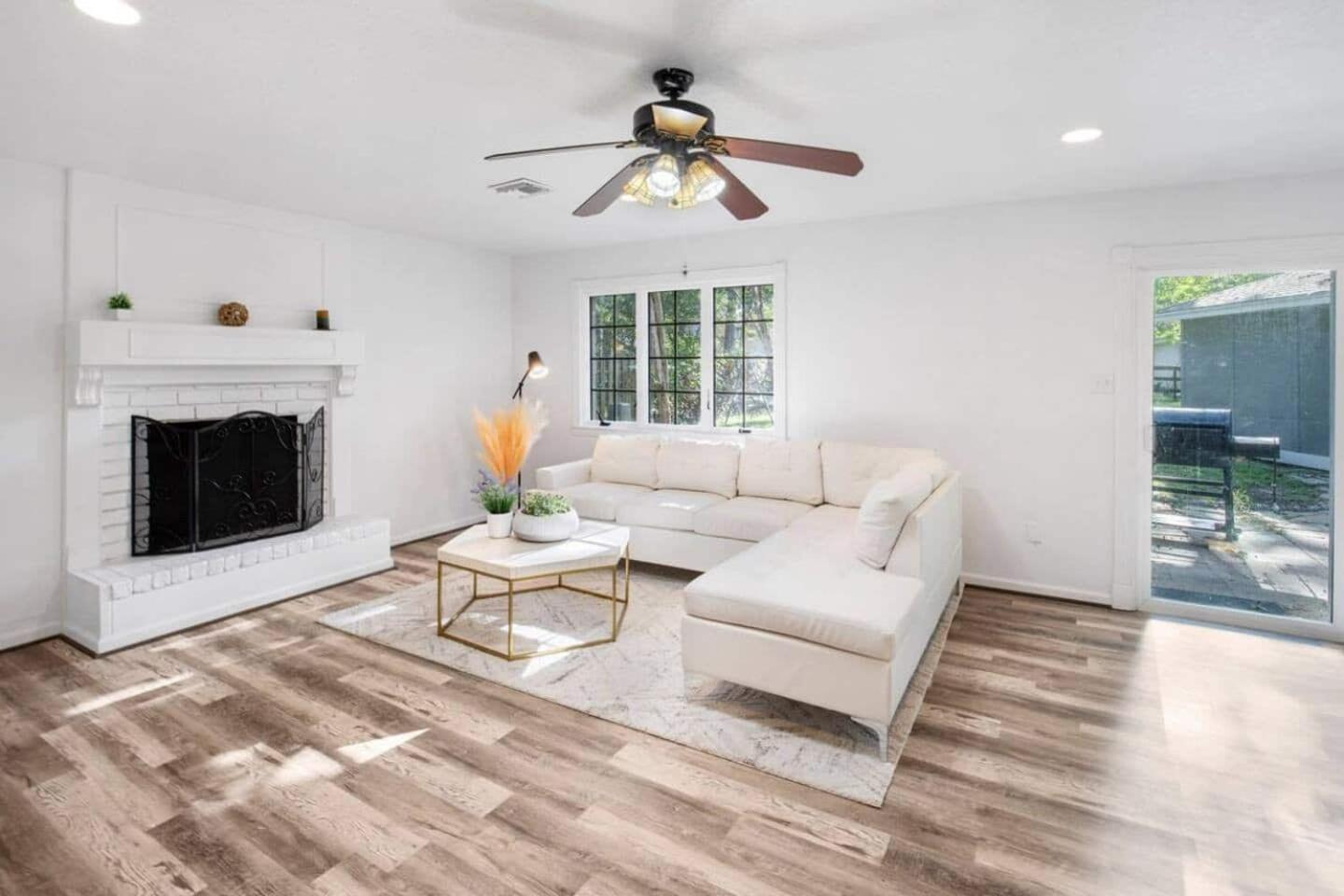 Sunmeadow Manor Retreat Villa Friendswood Bagian luar foto